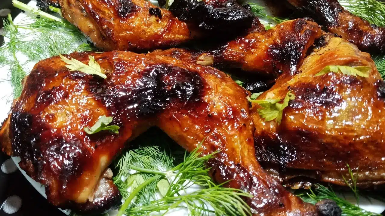 خلي الطعم يجنن.. سر تتبيلة الفراخ المشوية على الفحم والفرن بطريقة الشيفات