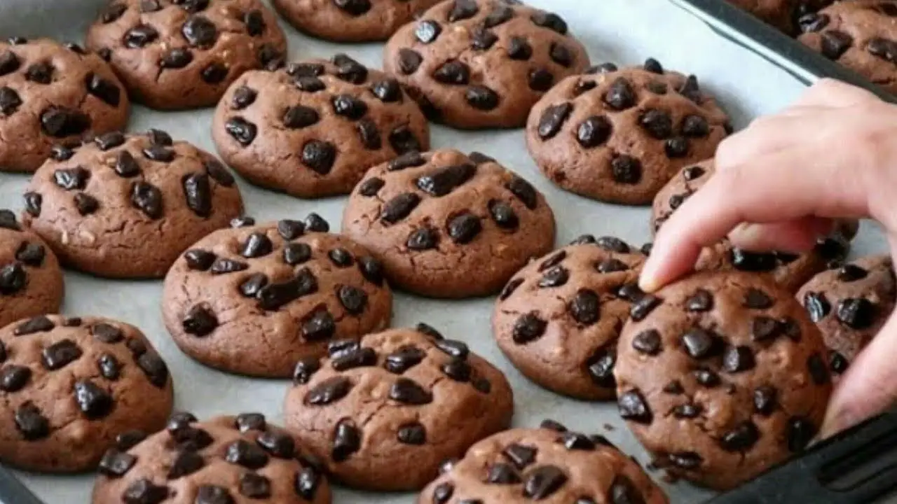 أسهل طريقة عمل كوكيز الشوكولاتة الطرية والمقرمشة في نفس الوقت