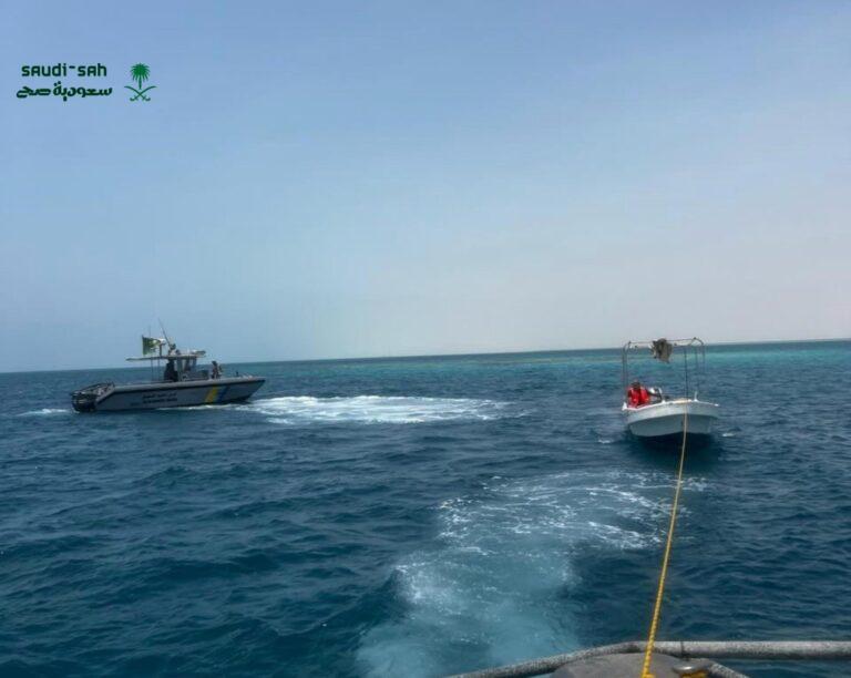 حرس الحدود ينقذ مواطن في عرض البحر